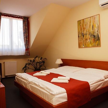 Lipa Hotel Es Etterem Szentgotthard Bilik gambar