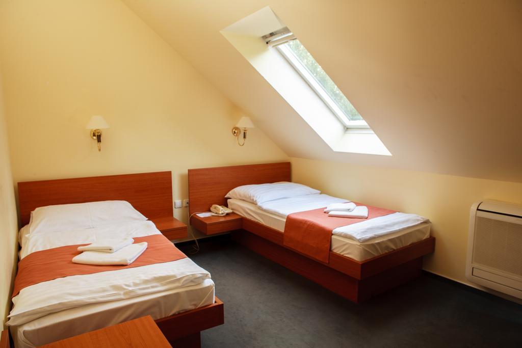 Lipa Hotel Es Etterem Szentgotthard Bilik gambar