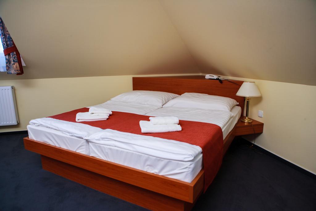 Lipa Hotel Es Etterem Szentgotthard Bilik gambar