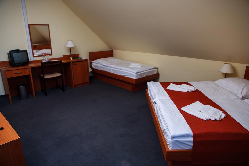 Lipa Hotel Es Etterem Szentgotthard Bilik gambar