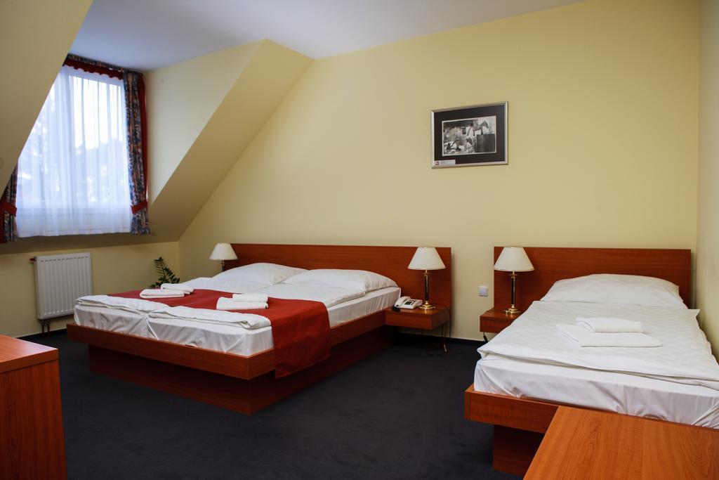 Lipa Hotel Es Etterem Szentgotthard Bilik gambar
